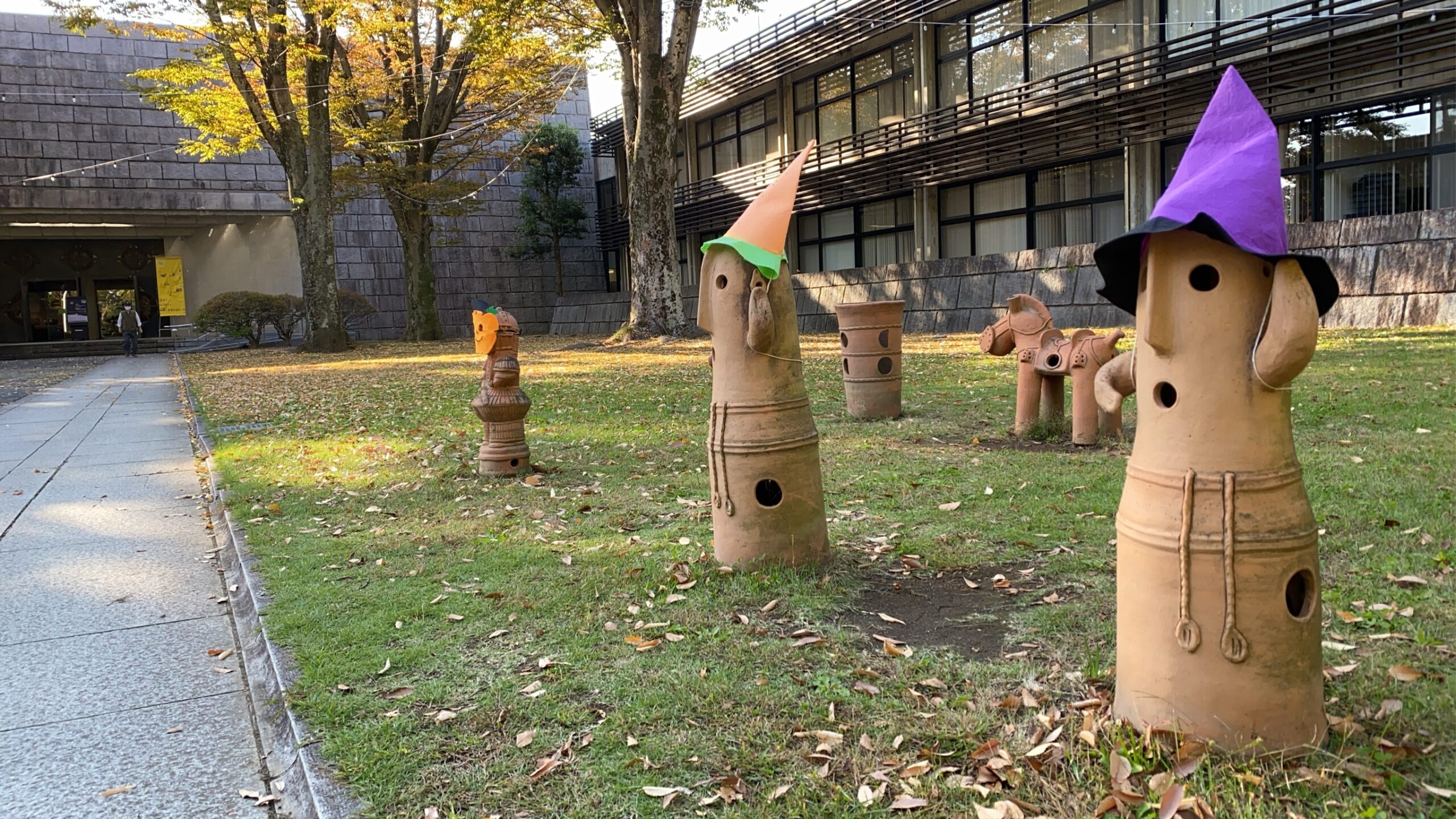 茨城県立歴史館の埴輪(ハロウィン仕様)